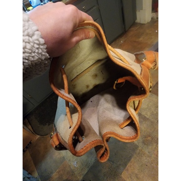 Vintage Dooney &‎ Bourke Leather Drawstring Bucket Bag White & Tan Trim 1980s - Picture 13 of 13